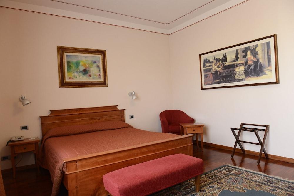 Hotel Rutiliano ピエンツァ エクステリア 写真