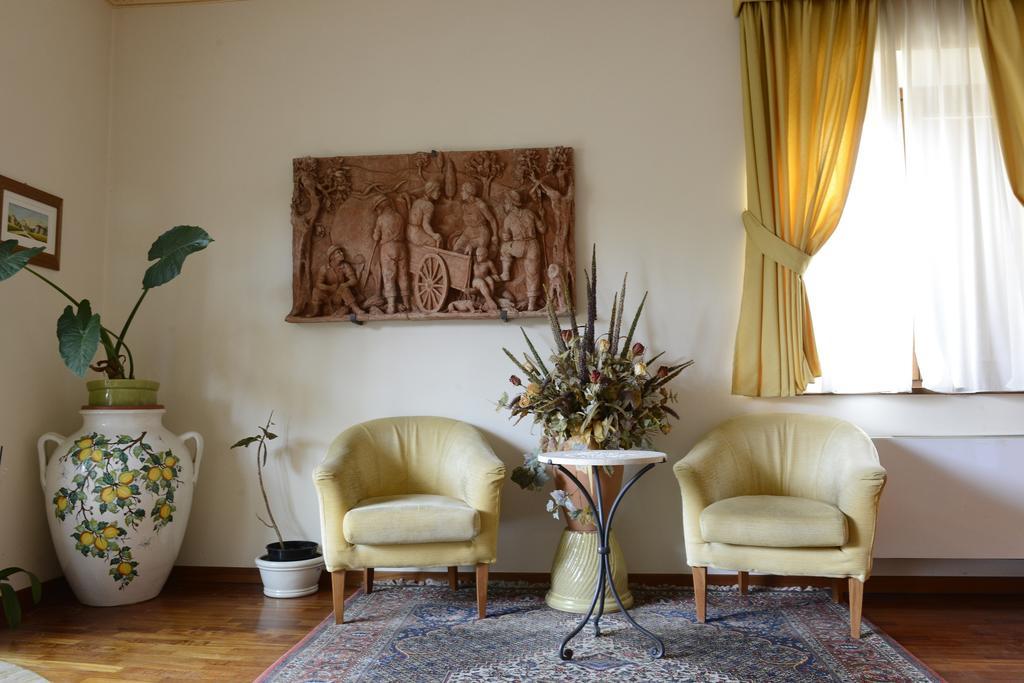 Hotel Rutiliano ピエンツァ エクステリア 写真
