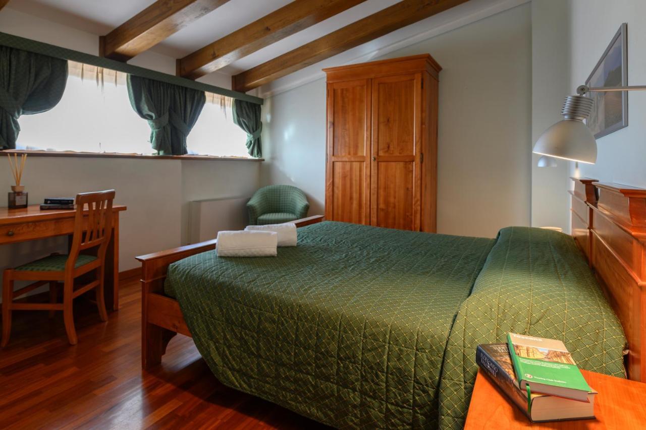 Hotel Rutiliano ピエンツァ エクステリア 写真