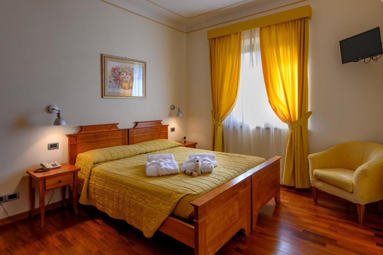 Hotel Rutiliano ピエンツァ エクステリア 写真