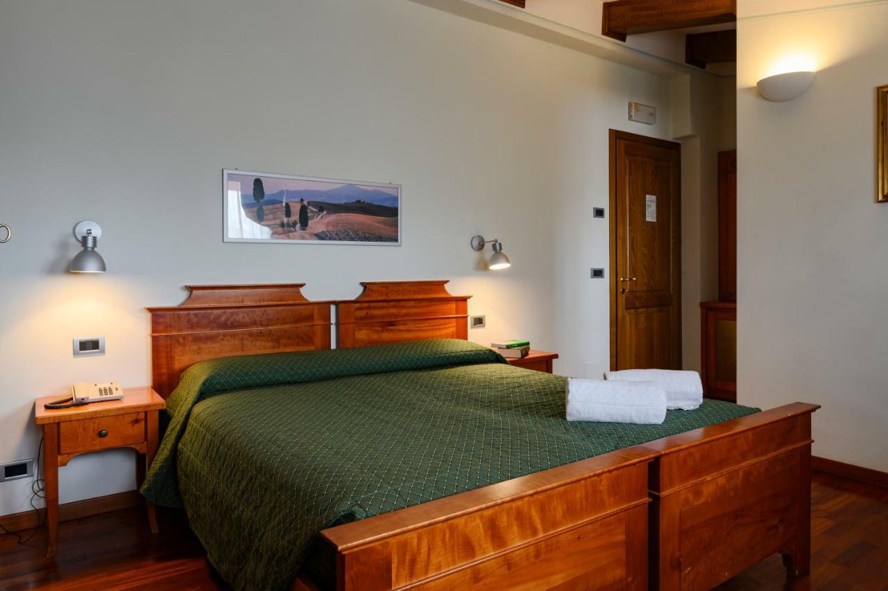 Hotel Rutiliano ピエンツァ エクステリア 写真